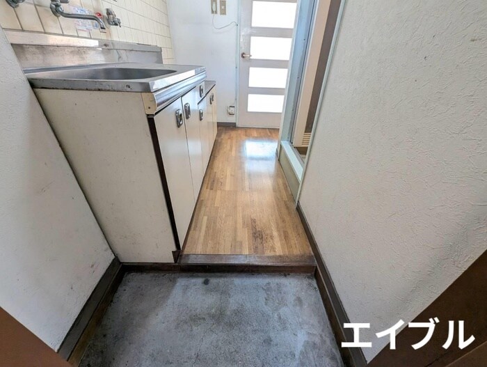 物件内観写真16　(玄関)