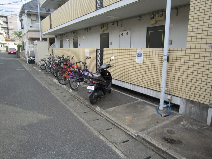 物件外観写真4　(駐輪場)