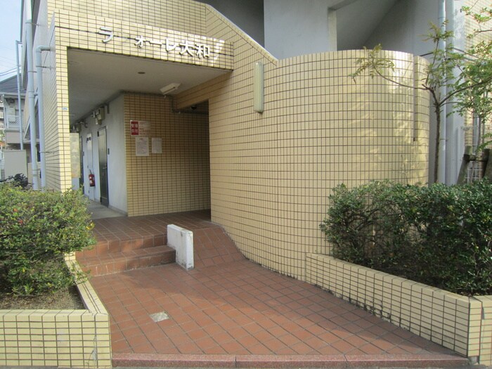 物件外観写真5　(エントランス部分)