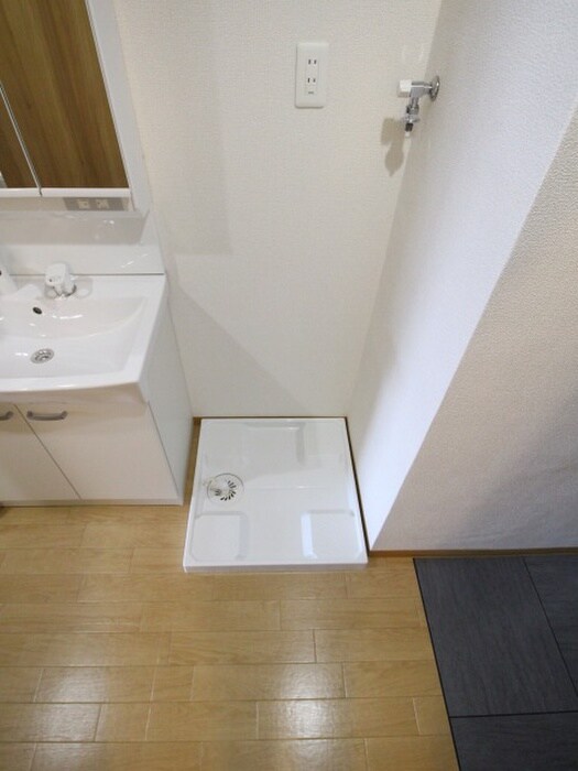 物件内観写真12　(洗濯機置場)