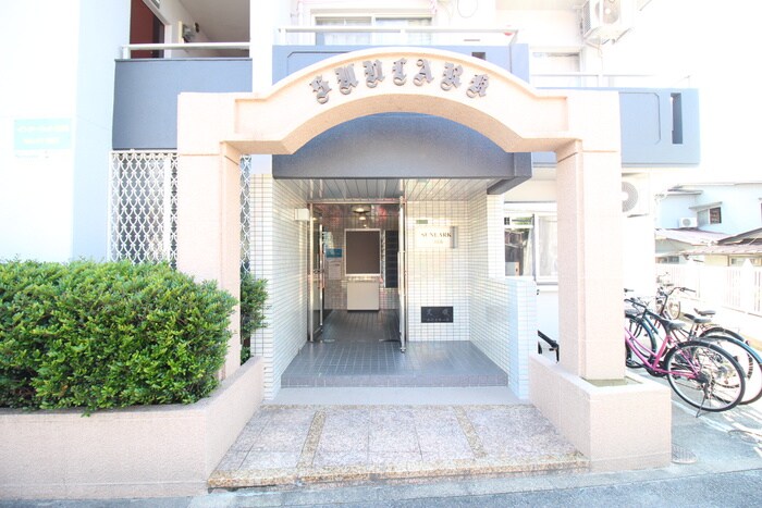 物件外観写真3　(エントランス部分)