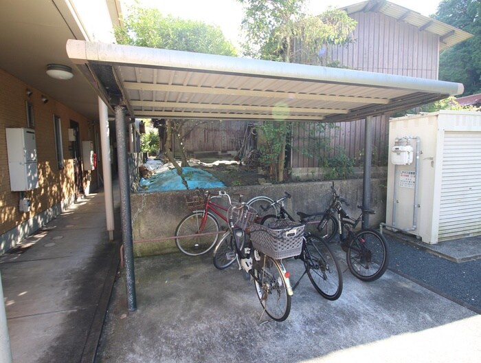 物件外観写真3　(駐輪場)
