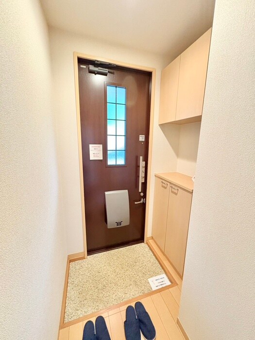 物件内観写真16　(玄関)