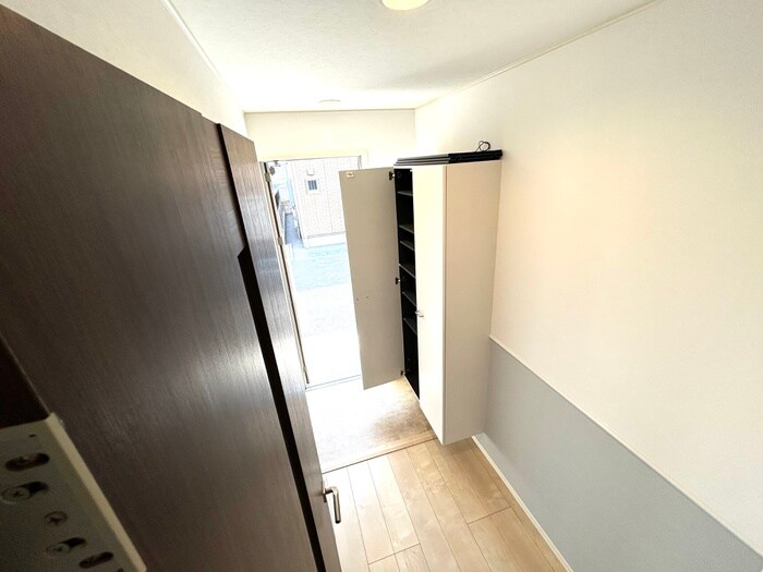物件内観写真11　(玄関)