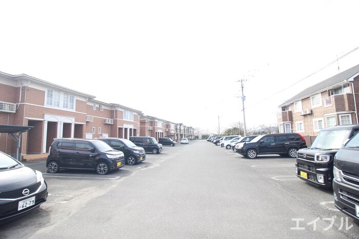 物件外観写真4　(駐車場)