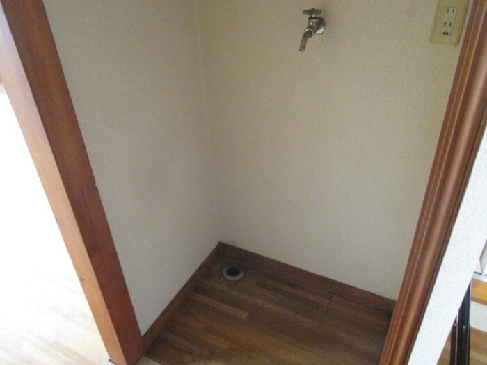 物件内観写真11　(洗濯機置場)