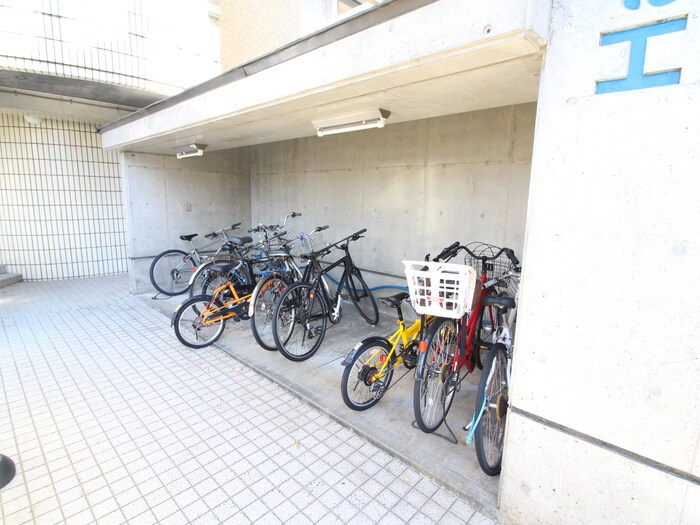 物件外観写真4　(駐輪場)