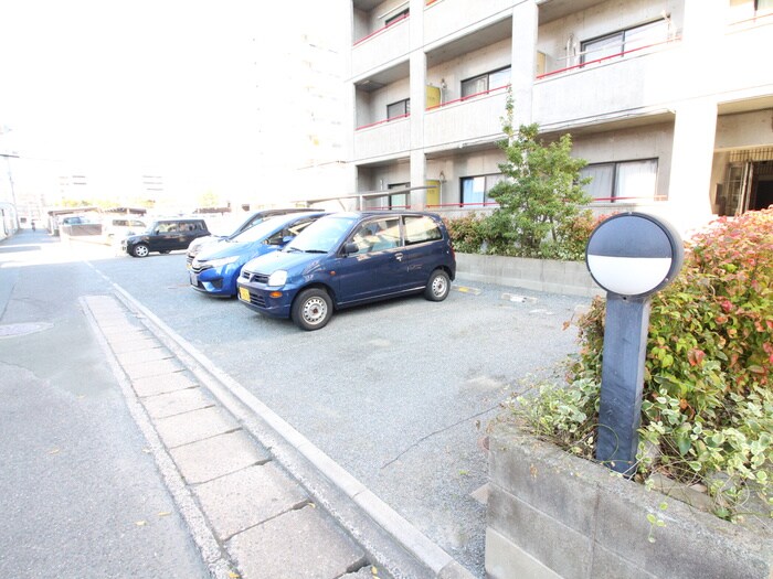 物件外観写真5　(駐車場)