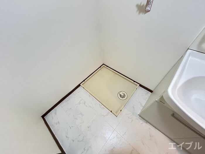 物件内観写真13　(洗濯機置場)