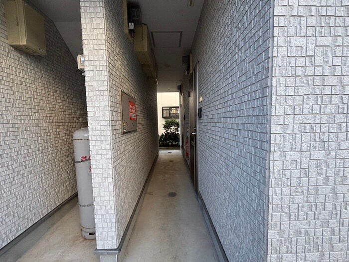 物件外観写真3　(エントランス部分)