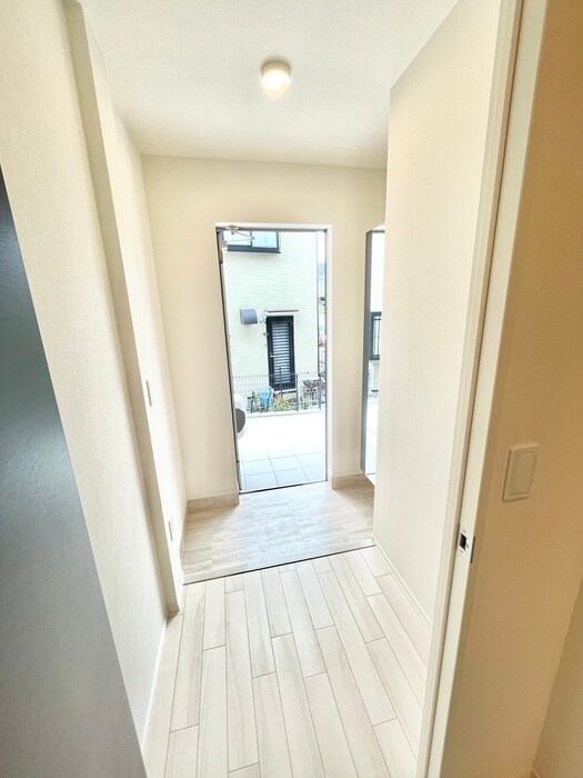 物件内観写真11　(玄関)