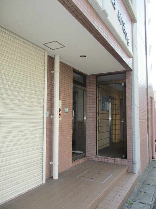 物件外観写真6　(エントランス部分)