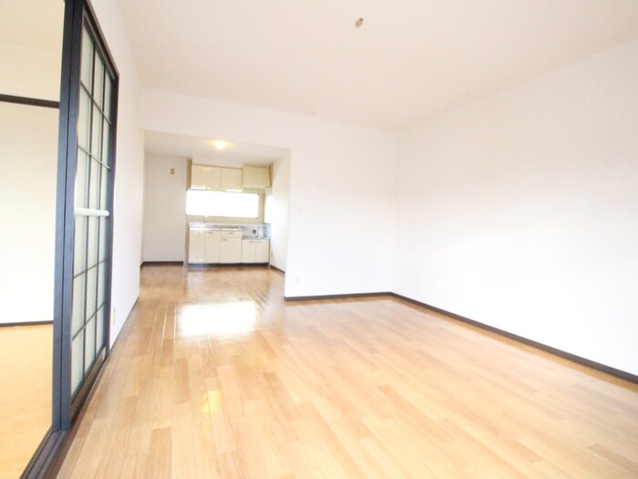 物件内観写真3　(居室)