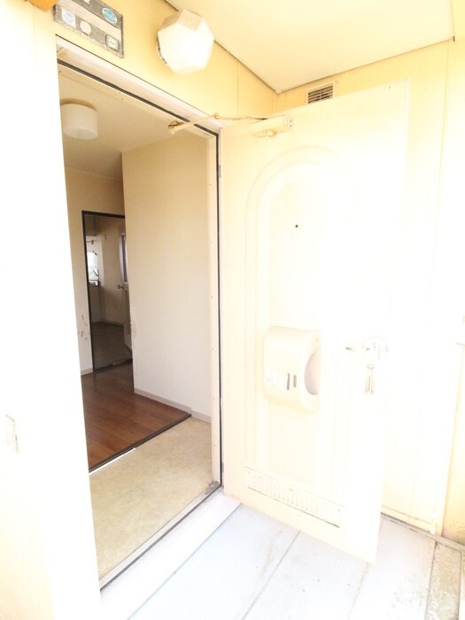 物件内観写真13　(玄関)