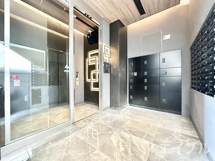 物件外観写真5　(エントランス部分)