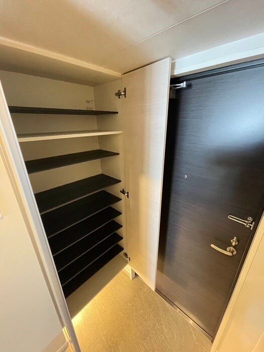 物件内観写真12　(玄関)