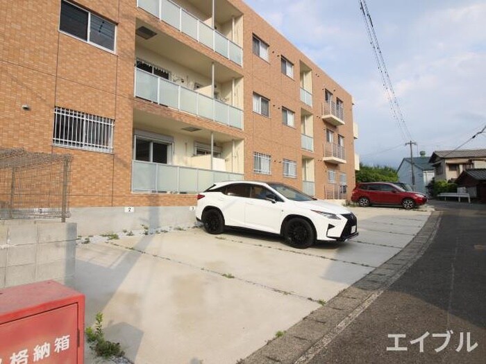 物件外観写真2　(駐車場)