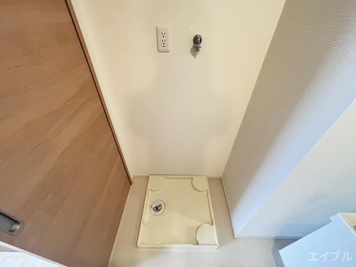 物件内観写真12　(洗濯機置場)