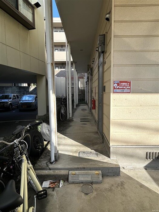 物件外観写真4　(エントランス部分)