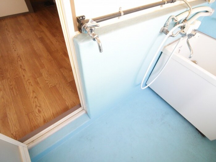 物件内観写真10　(洗濯機置場)