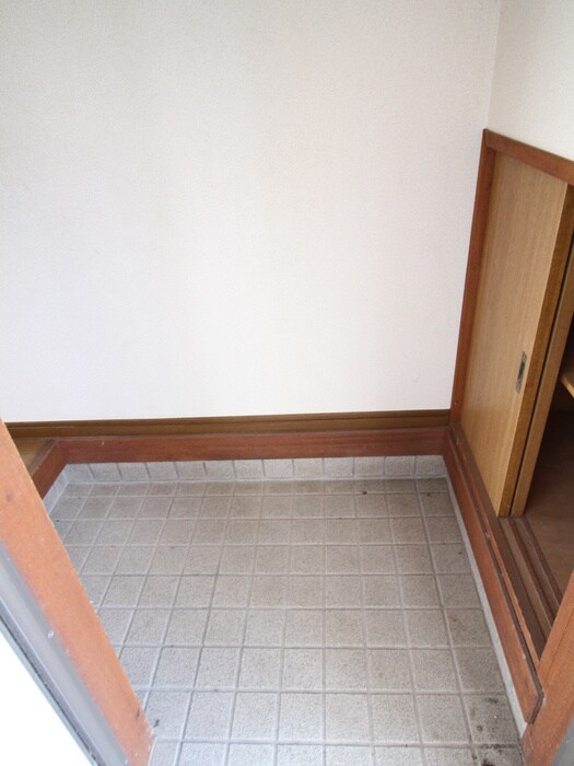 物件内観写真11　(玄関)