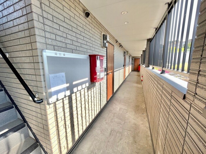 物件外観写真3　(エントランス部分)