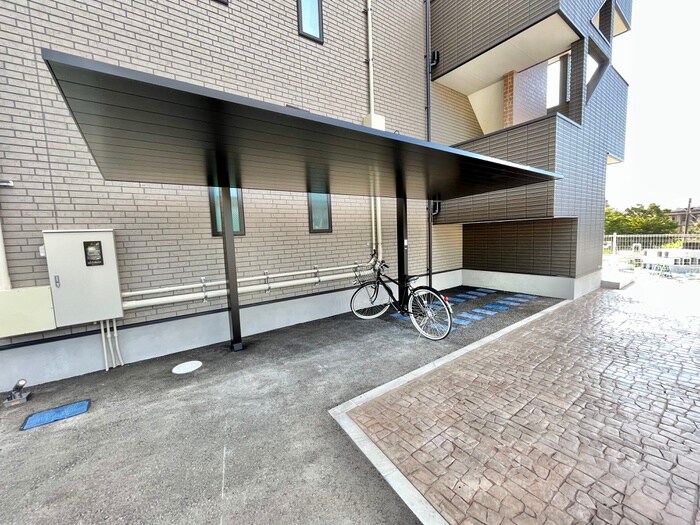 物件外観写真5　(駐輪場)