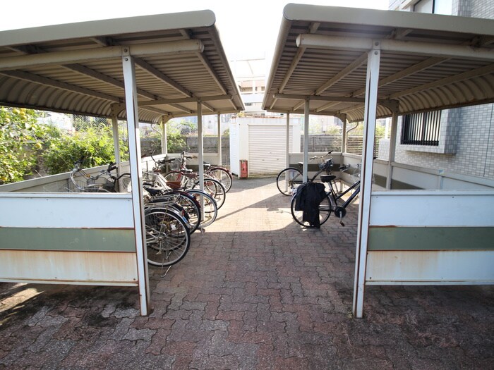 物件外観写真3　(駐輪場)