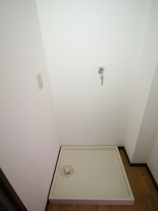 物件内観写真9　(洗濯機置場)