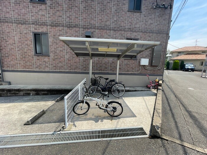 物件外観写真2　(駐輪場)