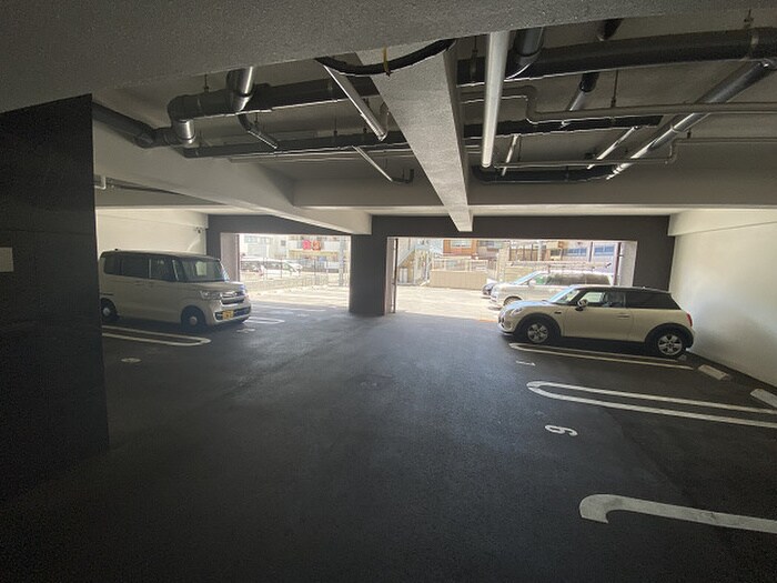 物件外観写真3　(駐車場)