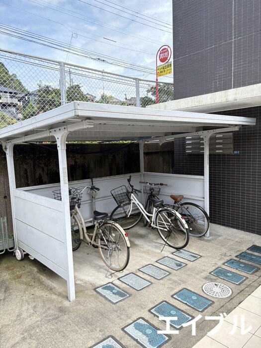 物件外観写真3　(駐輪場)