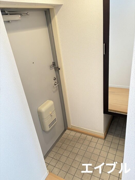 物件内観写真13　(玄関)