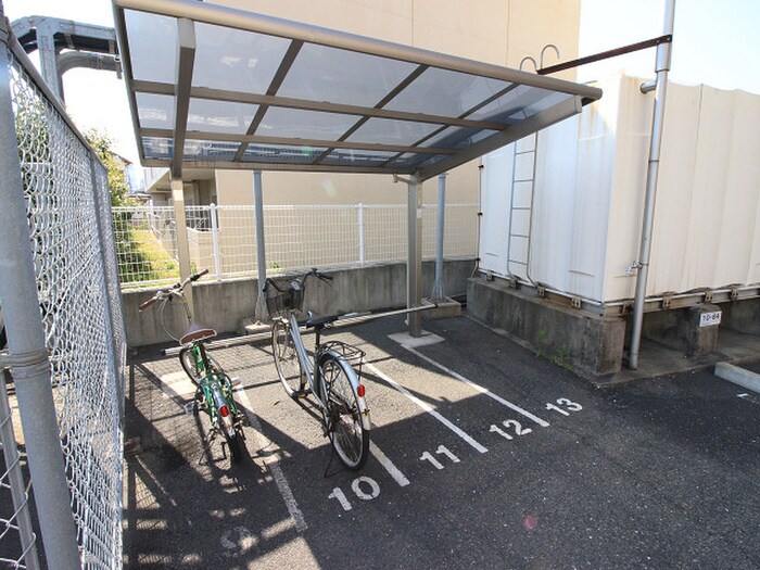 物件外観写真4　(駐輪場)
