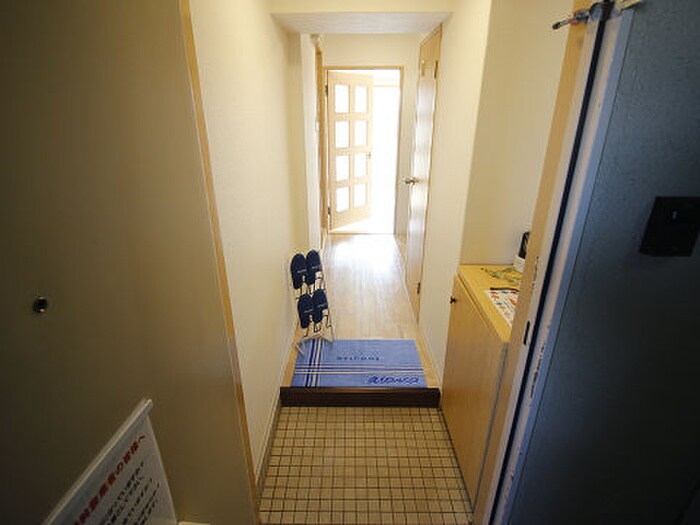 物件内観写真9　(玄関)