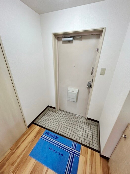 物件内観写真11　(玄関)