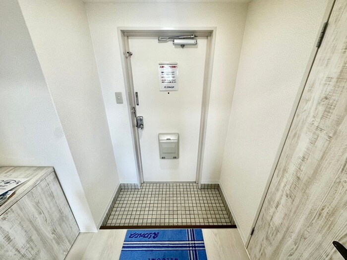 物件内観写真11　(玄関)