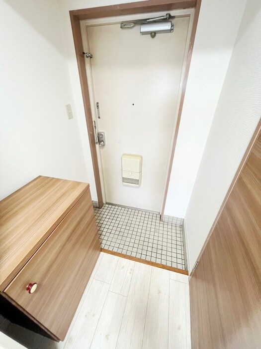 物件内観写真11　(玄関)