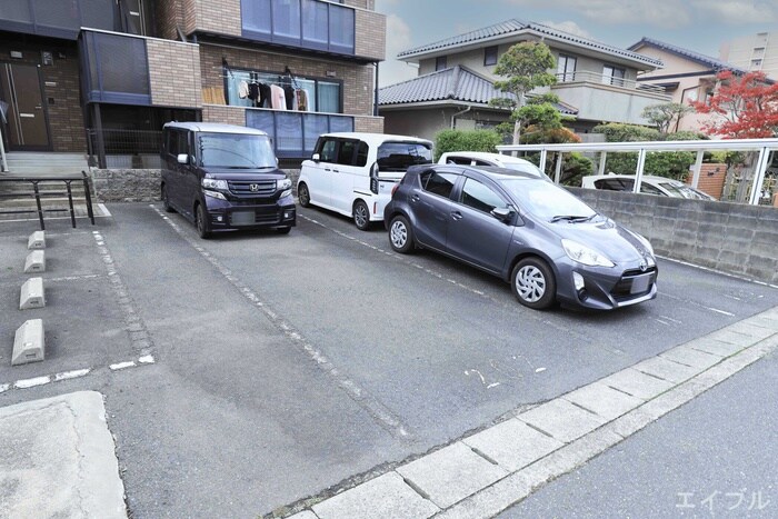 物件外観写真4　(駐車場)
