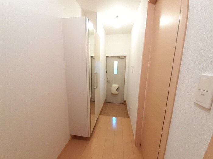 物件内観写真9　(玄関)