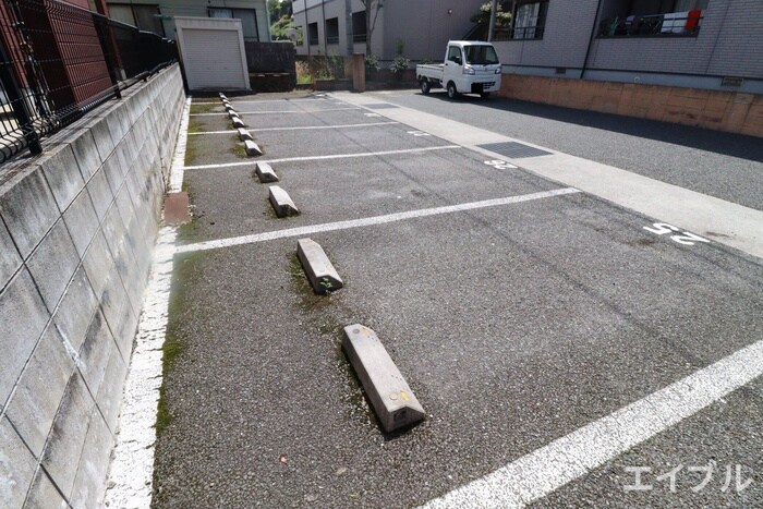 物件外観写真2　(駐車場)