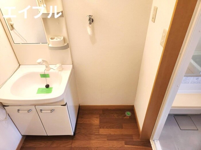 物件内観写真12　(洗濯機置場)