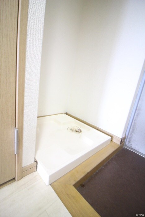 物件内観写真12　(洗濯機置場)