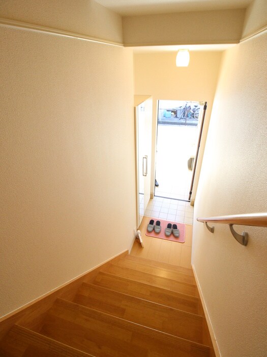 物件内観写真10　(玄関)