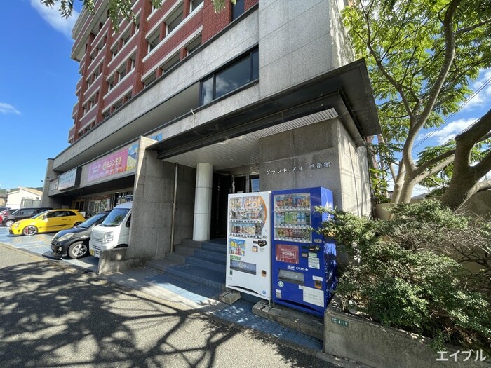 物件外観写真3　(エントランス部分)