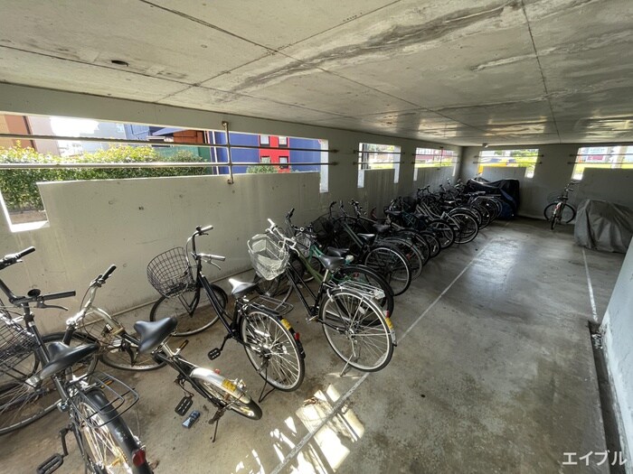 物件外観写真4　(駐輪場)