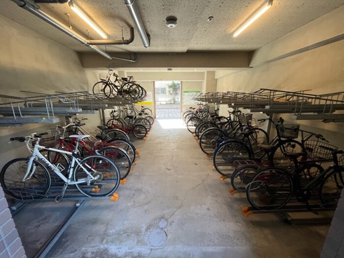 物件外観写真4　(駐輪場)