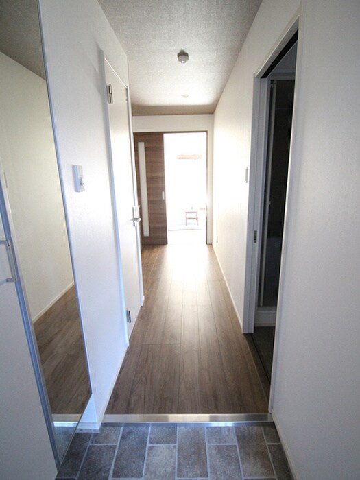 物件内観写真18　(玄関)