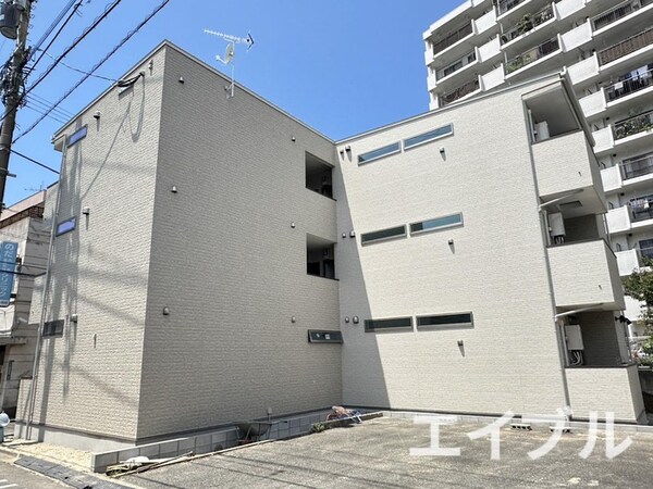 建築中