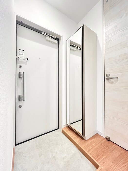 物件内観写真5　(玄関)